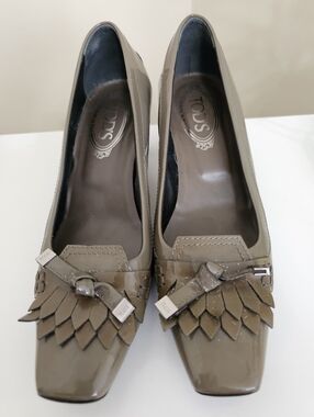 TOD'S Taupe Patent Kiltie Fringe Pumps